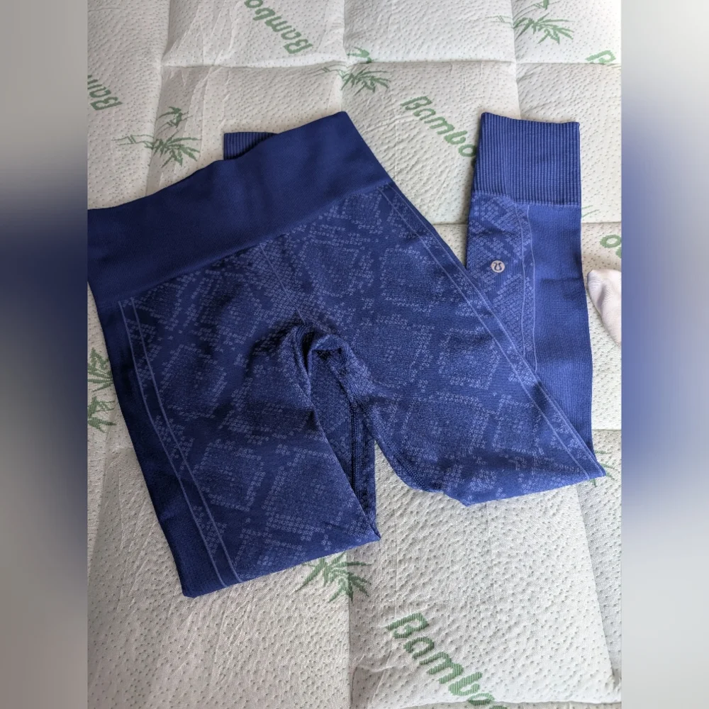 Lululemon Ebb to Street Heathered Sapphire Blue Snake Seamless Legging